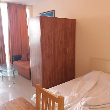 Golden Sea View ポモリエ