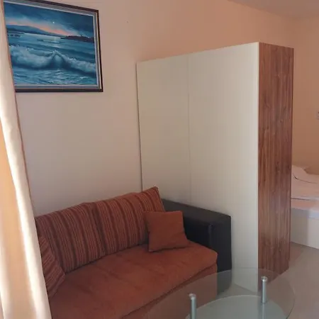 Golden Sea View ポモリエ