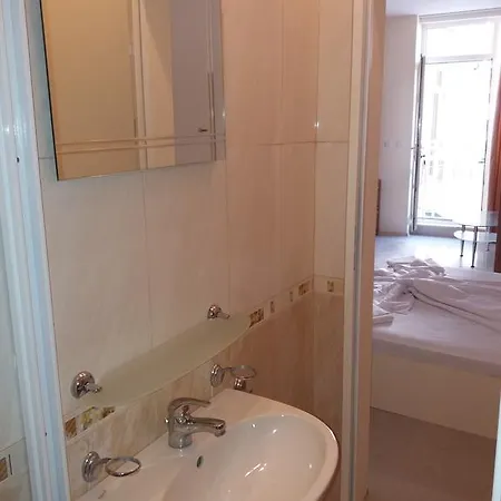 Golden Sea View ポモリエ