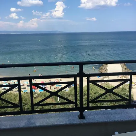 Golden Sea View アパート *