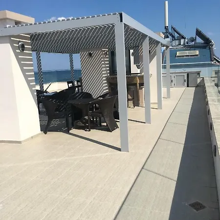 Golden Sea View アパート *