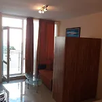 Апартамент Golden Sea View *