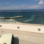 Апартамент Golden Sea View *